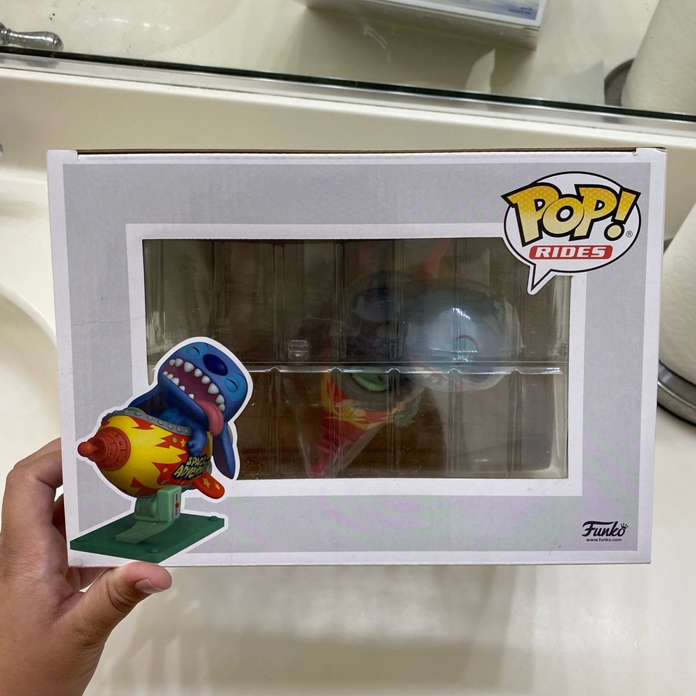 FUNKO POP STITCH IN ROCKET - Picture 4 of 8